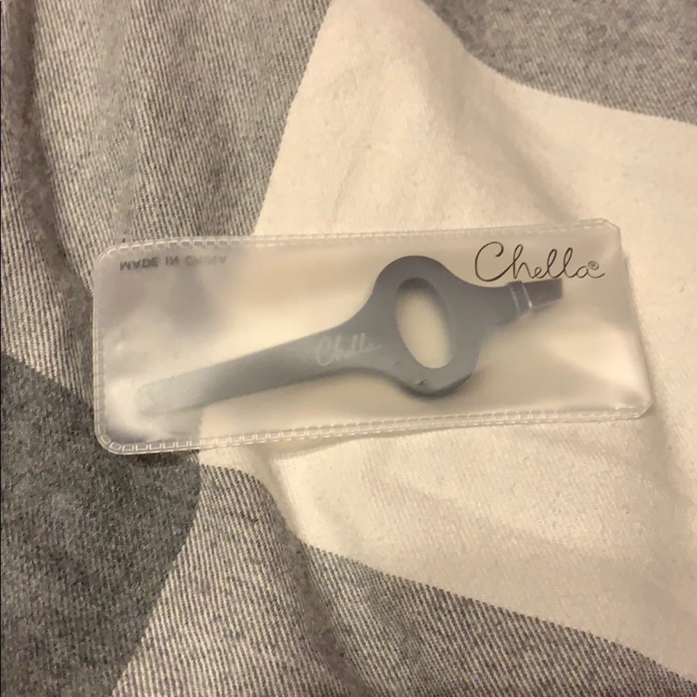 Chella Slanted Tip Tweezers